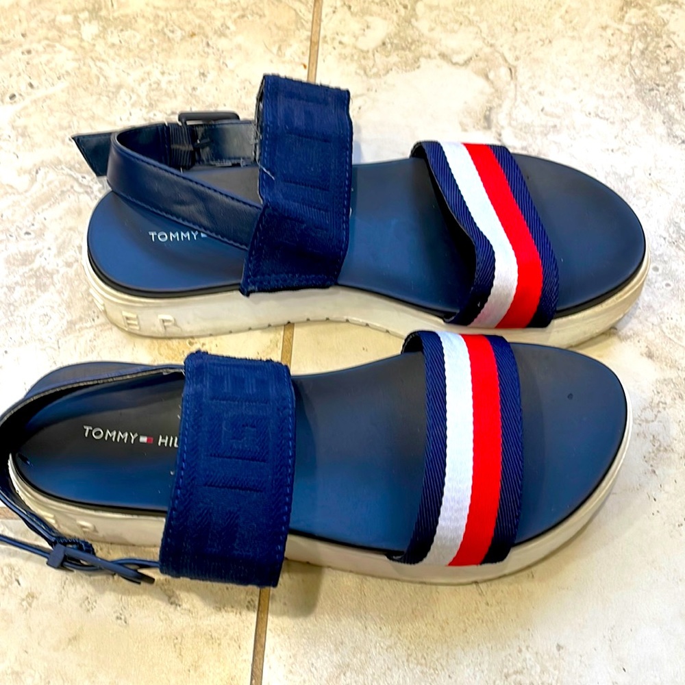 Women's Tommy Hilfiger Kass Platform
Sandal Size: 6, Dark Blue